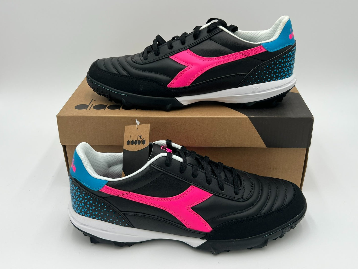 Diadora Calcetto GR LT TF Soccer Shoes Men’s Size 11 Black/Pink/Blue D0730