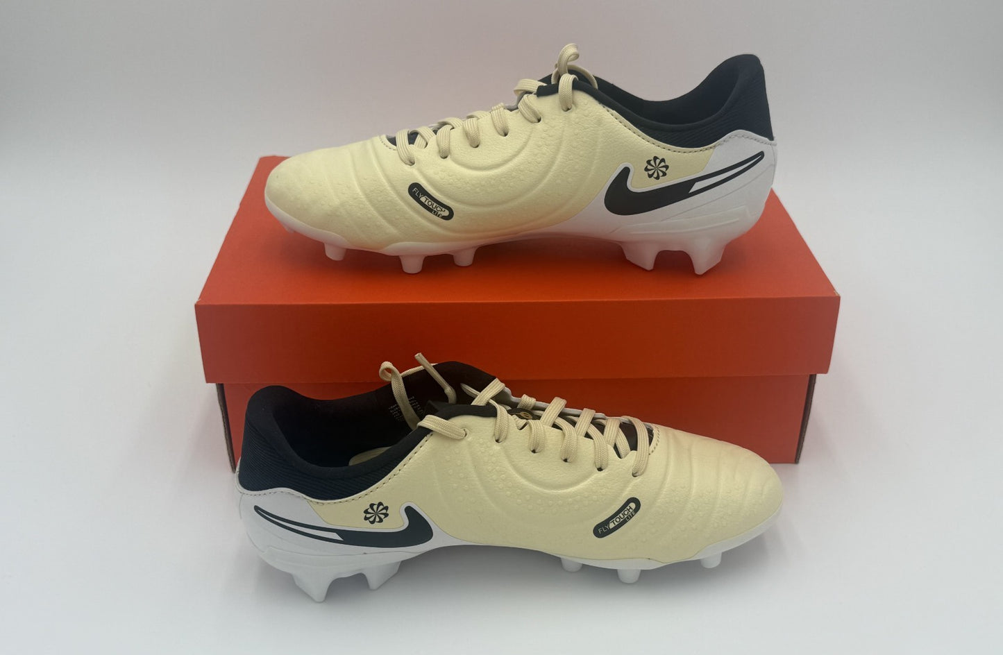 Nike Legend 10 Academy FG/MG Soccer Cleats Men’s 5/Women’s 6.5 Lemonade DV4337