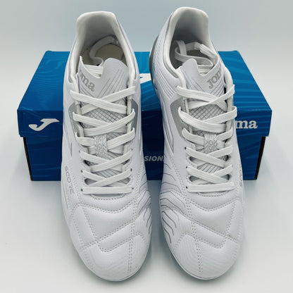 Score 2302 White Firm Ground Soccer Cleats Men’s Size 7.5 White SCOW2302FG