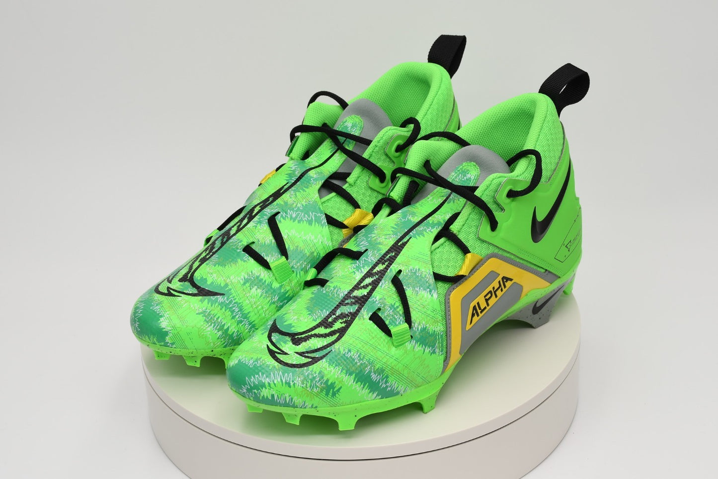 Nike Alpha Menace Pro 3 Football M 11.5 Green Strike/Black Cleats FB8442-303