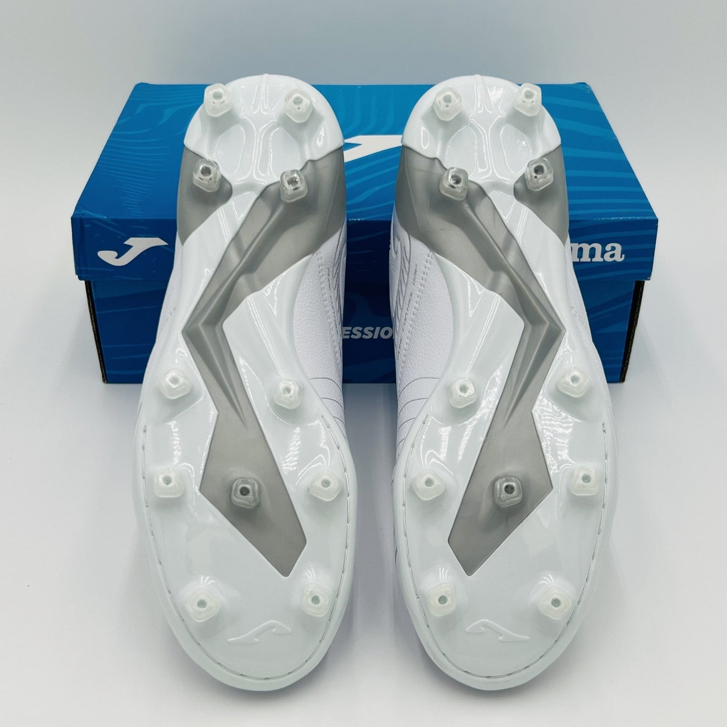 Score 2302 White Firm Ground Soccer Cleats Men’s Size 7.5 White SCOW2302FG