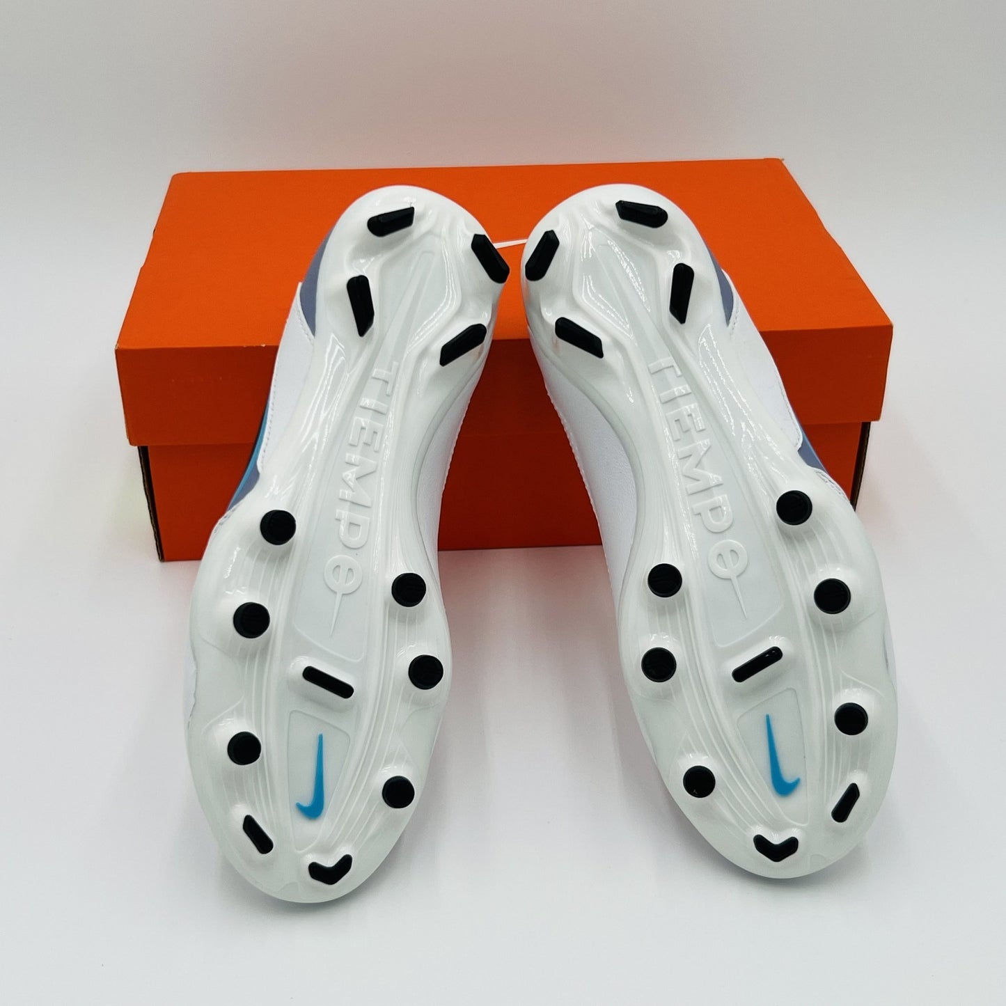 Nike Legend 9 Academy FG/MG Soccer Cleats Men’s 5/Women’s 6.5 White DA1174-146